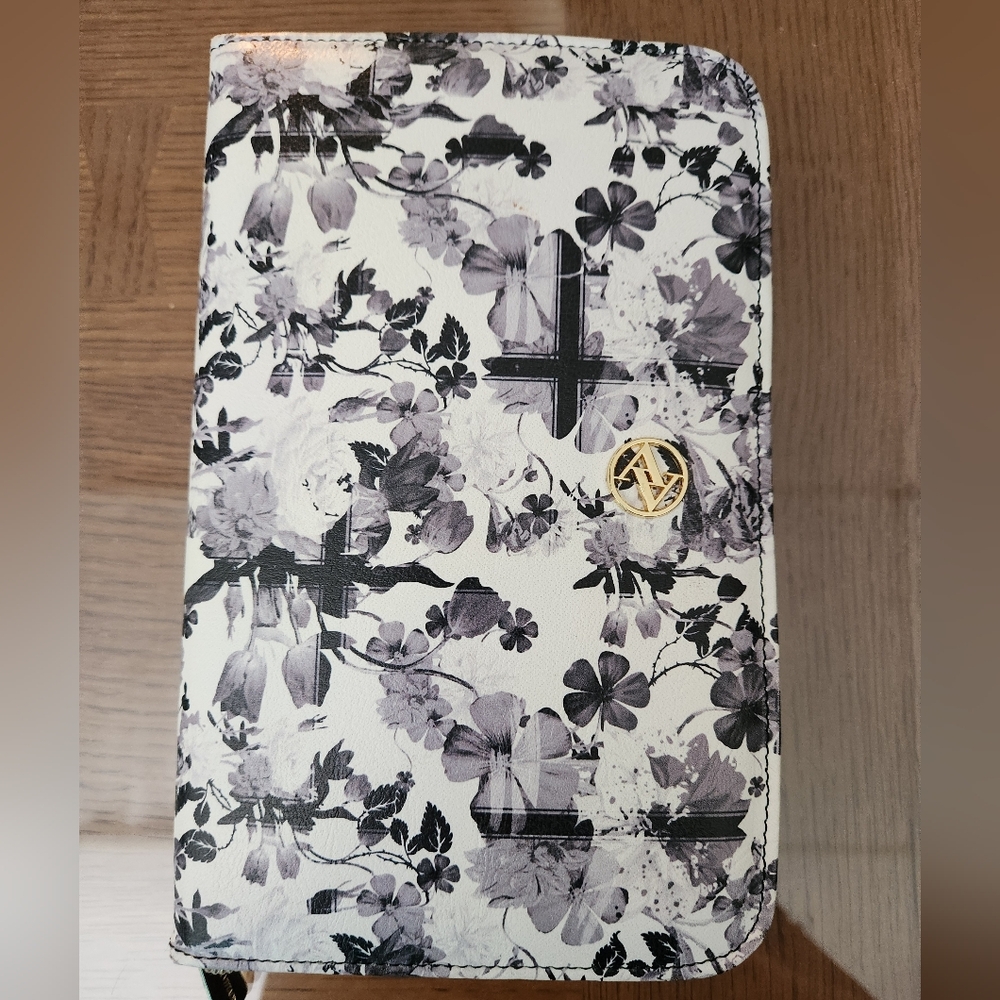 Portable Travel Jewelry Case for Earings Rings and Necklaces